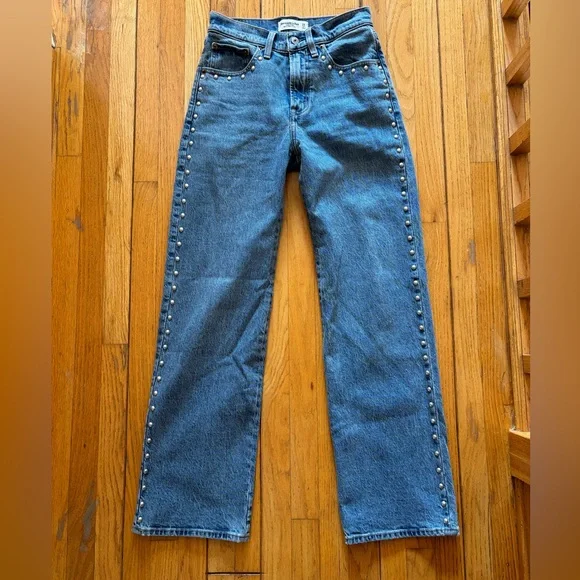NWOT Abercrombie & Fitch High Rise 90s Relaxed Studded Blue Jeans Size 24S - Picture 2 of 8